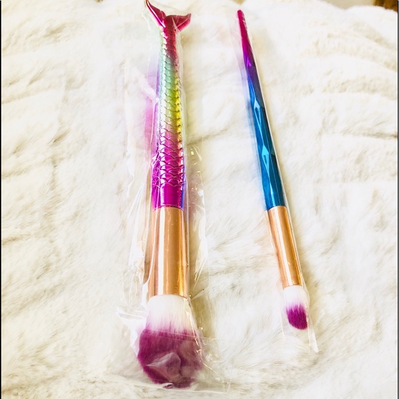 “Just In” Two Mermaid Makeup Brushes NWT - Picture 2 of 6